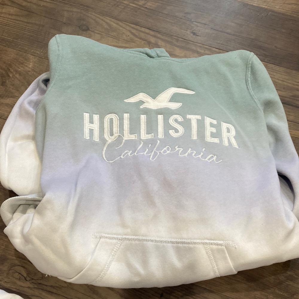 Boys/girls hollister sweatshirt prefect condition no stains